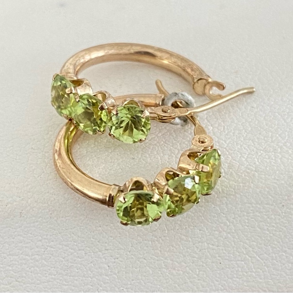 Beautiful Real 10K Yellow Gold
Hoop Earrings w/ Green Jadeite
Stones - Picture 5 of 6